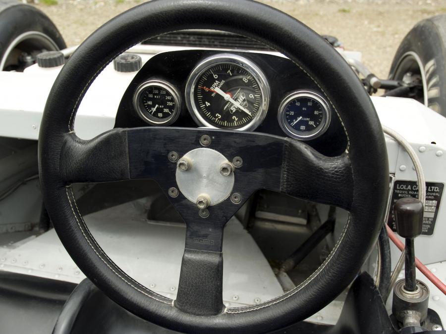 Панель приборов Lola T163 1969 года  (фото 4 из 6)